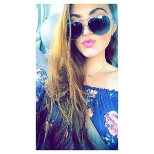 Meet your Posher, Cara